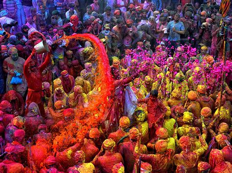  The Festival of Colors - Een Verhaal Over Vriendschap en Culturele Ontdekking